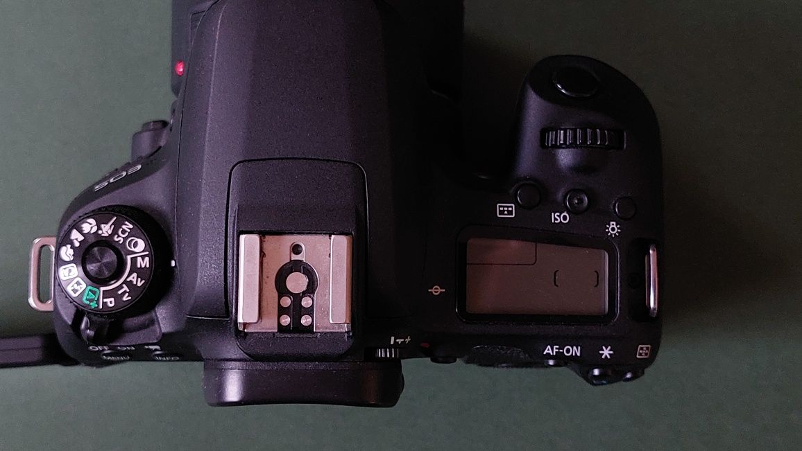 Фотоаппарат Canon 77D, объектив 50mm 1.8 STM