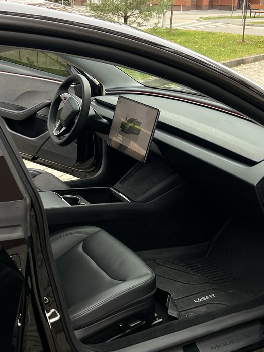 Tesla Model 3 2024 Highland