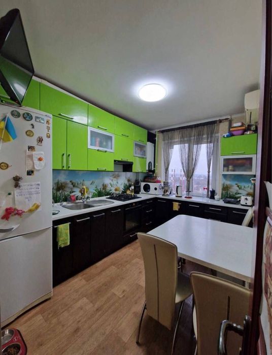 Продаж 3 кімнатної вартири з АО