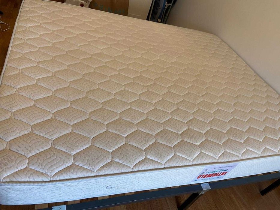 Cama Casal (Estrado + Pés + Colchão)