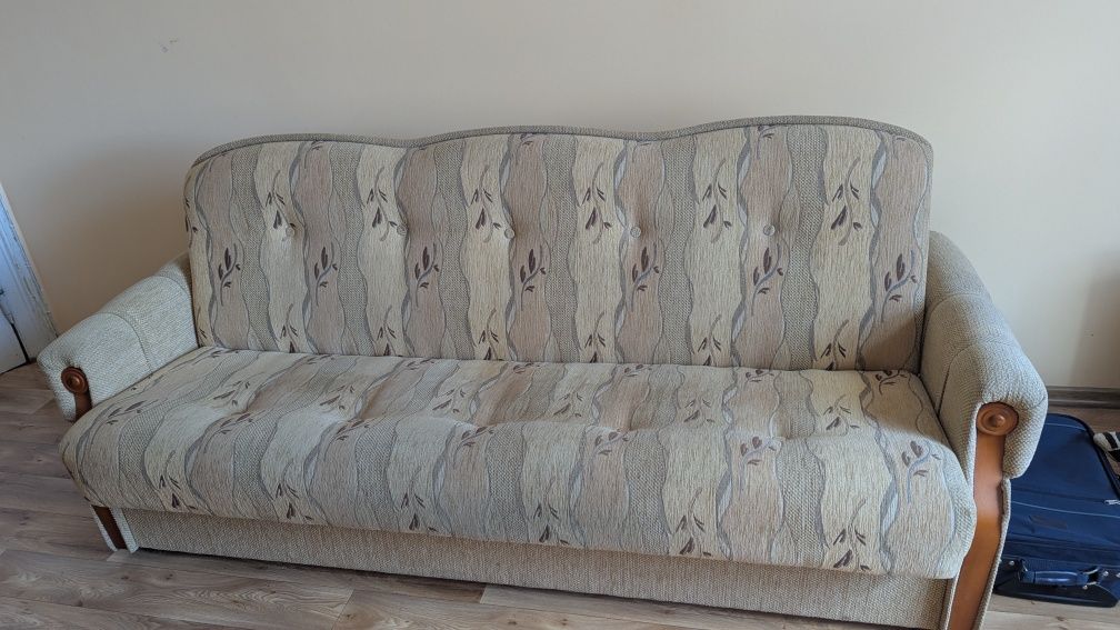 Komplet wypoczynkowy – sofa + 2 fotele + stolik