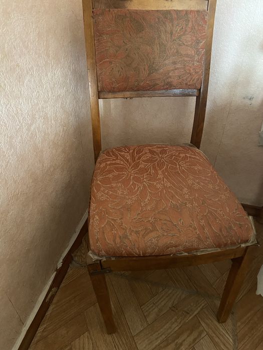Стула. Можливо знадобиться комусь на дачу чи в гараж