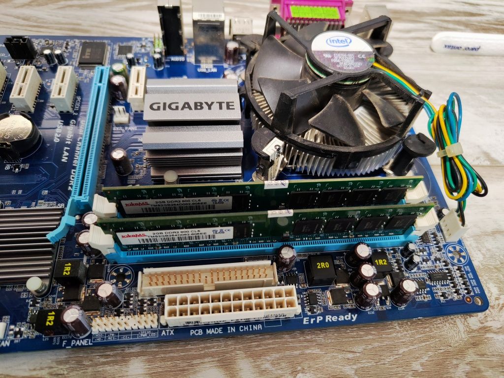 Комплект материнська плата  LGA775,  від Gigabite