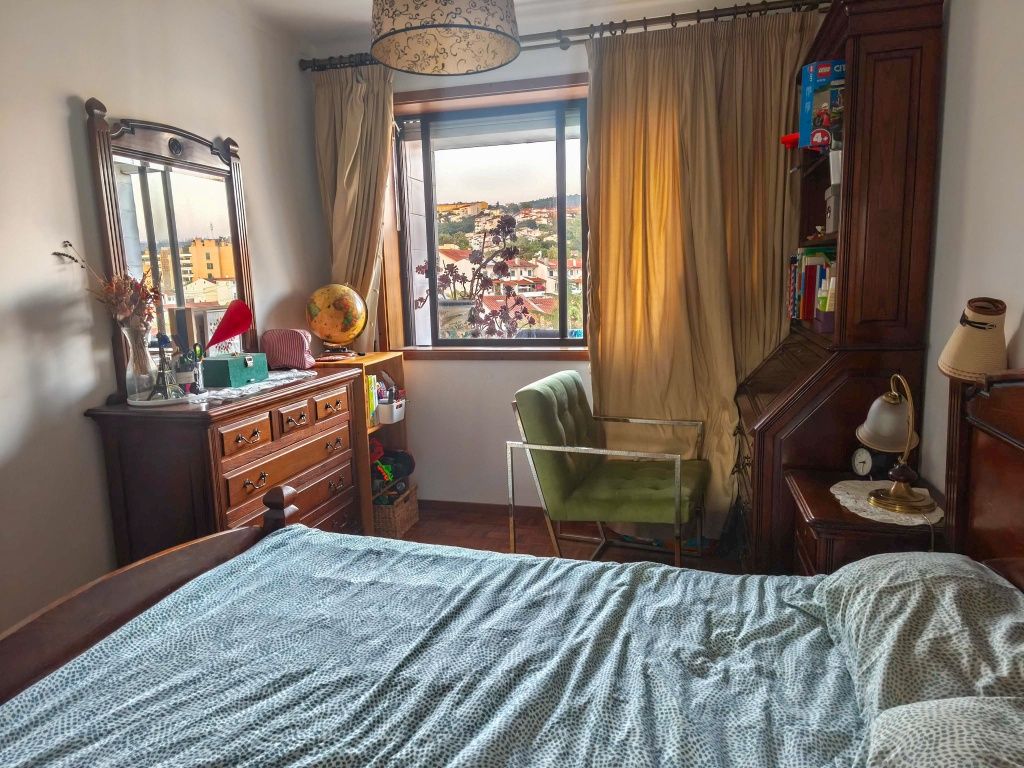 Mobília de quarto de madeira