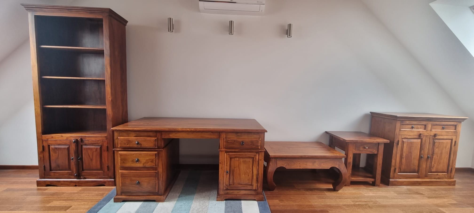 Komoda w stylu kolonialnym z litego drewna