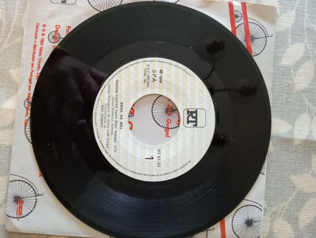 Vinil 7 pol de singles dos Broa de Mel c/ Passear contigo