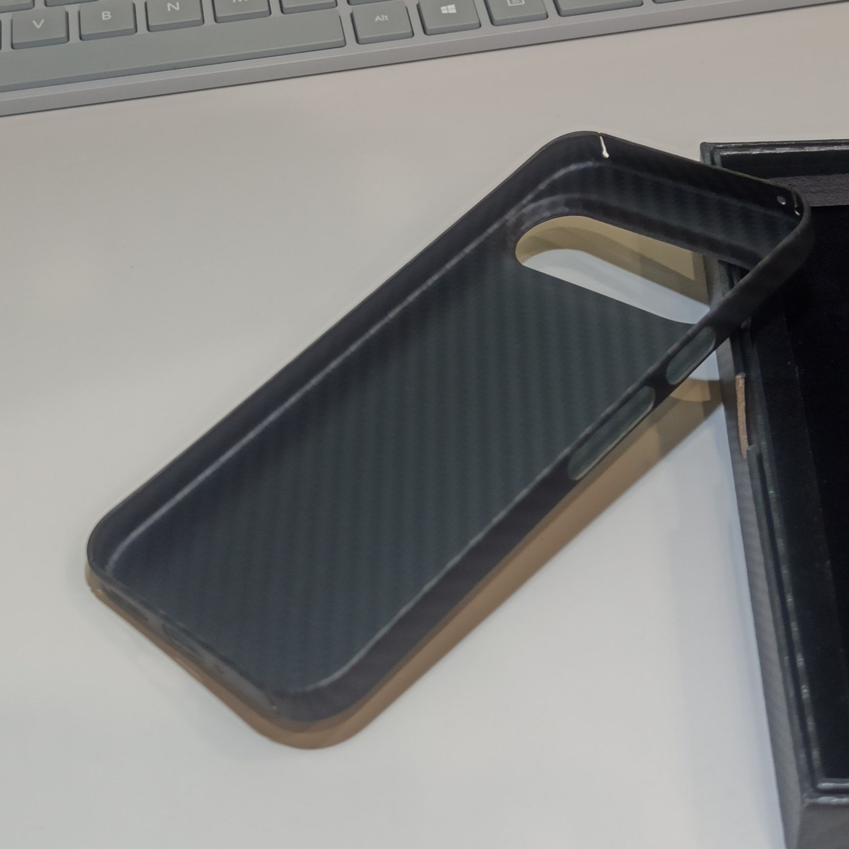 Карбоновый чехол Google Pixel 9