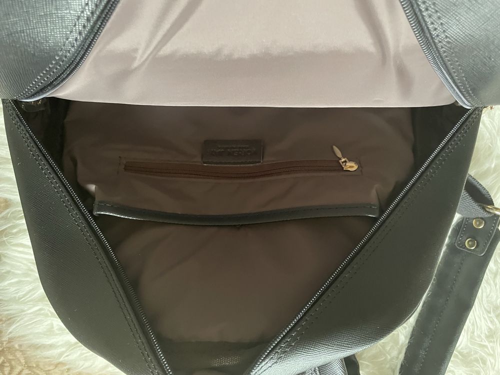 Mochila preta média, nova