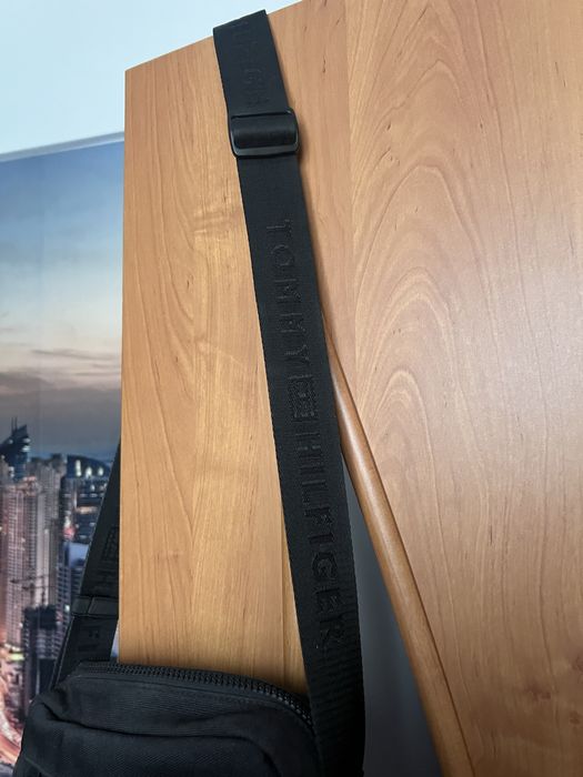 Сумка-месенджер Tommy Hilfiger