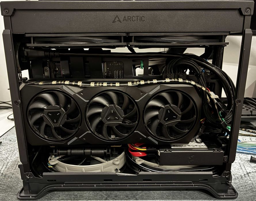 PC Gaming Mini ITX -Fractal Era 2+Ryzen 5900+32GB DDR4+Cooler Água 280