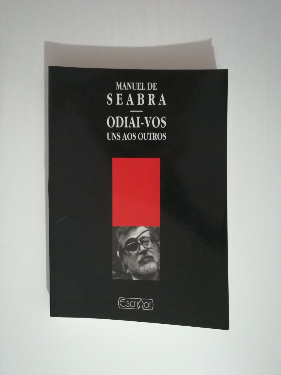 Livro: "Odiai-vos uns aos outros" de Manuel de Seabra