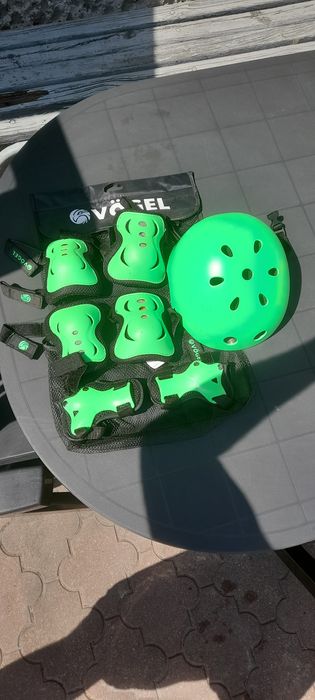 Zestaw ochraniaczy z kaskiem