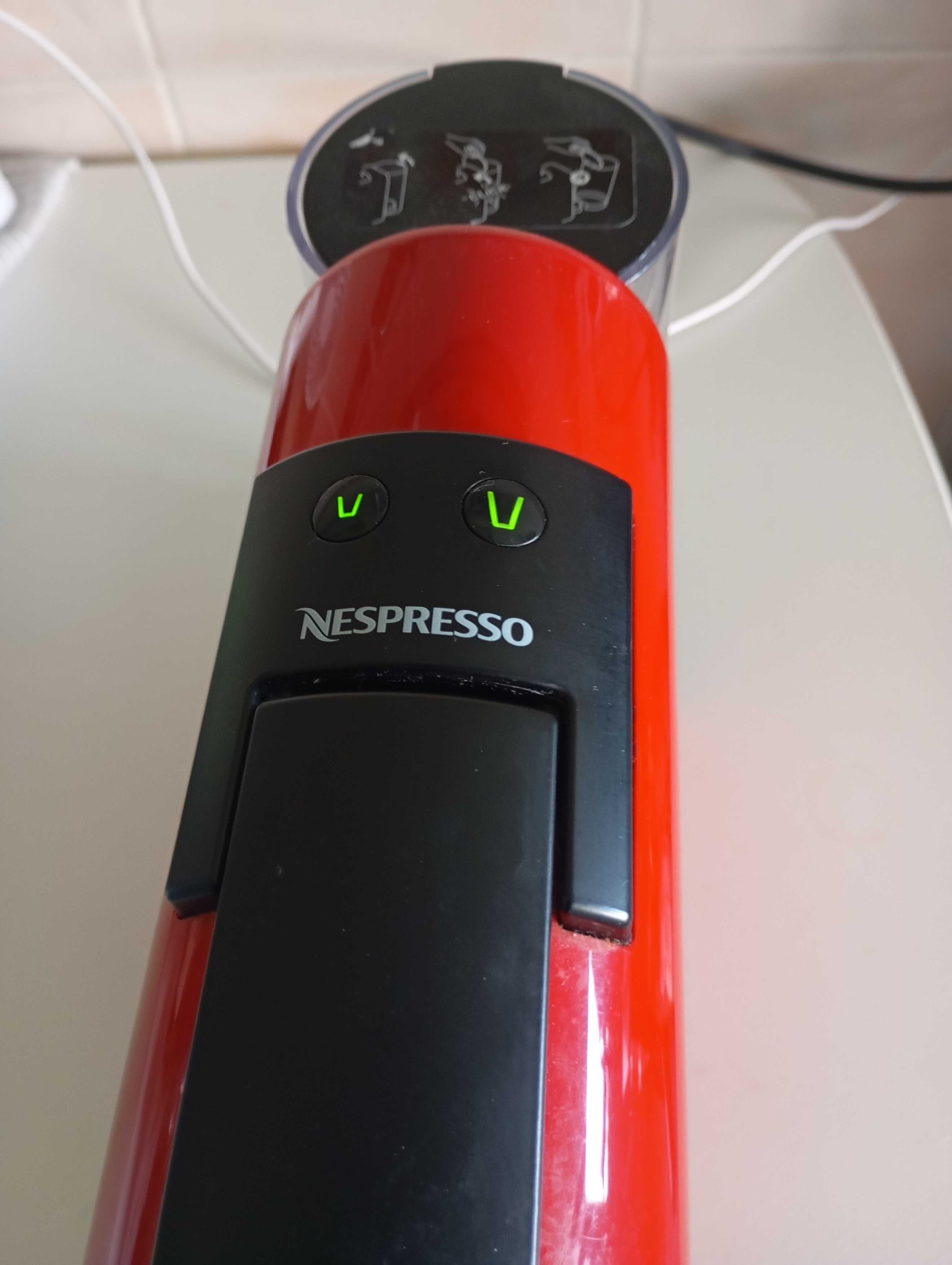 Máquina Nespresso delonghi