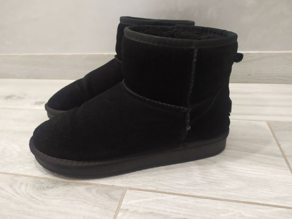 Продам уги 39-40розмір