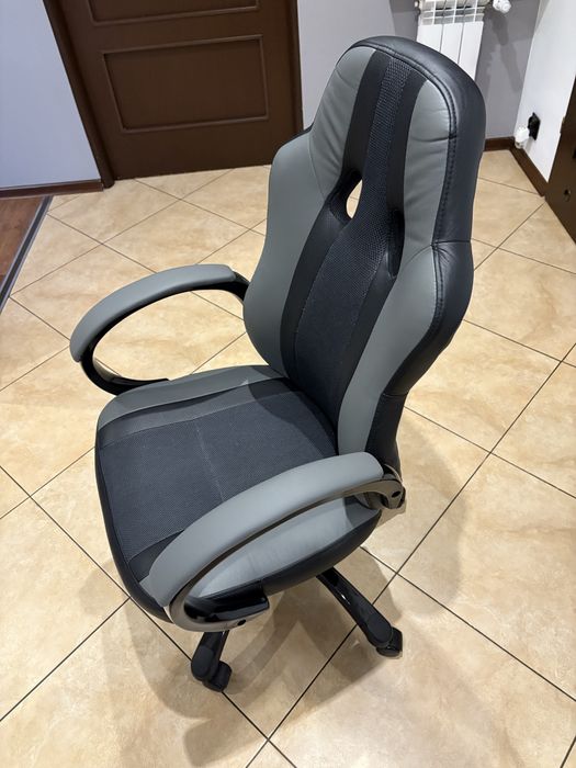 Krzeslo gamingowe do biurka jak nowe