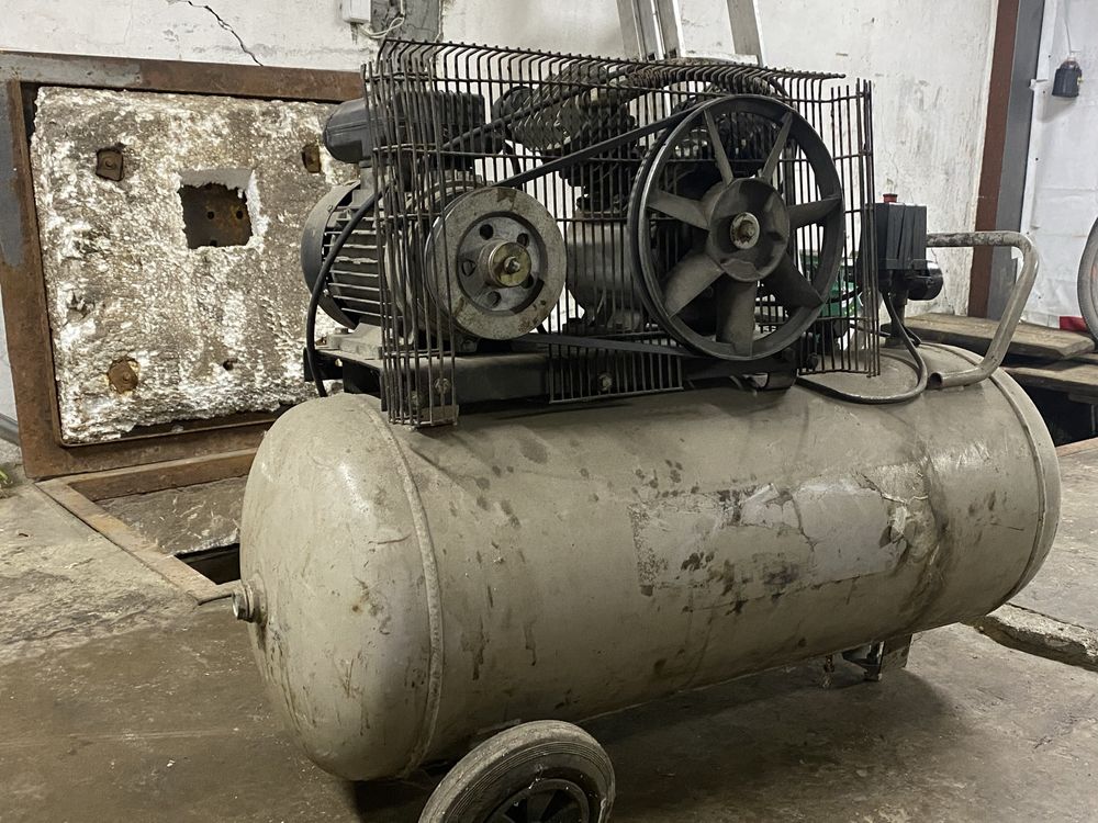 Продам компресор AirCast СБ4/С-100.LB торг уместин!