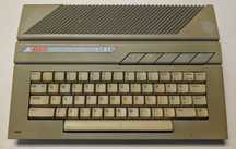 Komputer Atari 65XE + zasilacz + pudełko + instrukcje