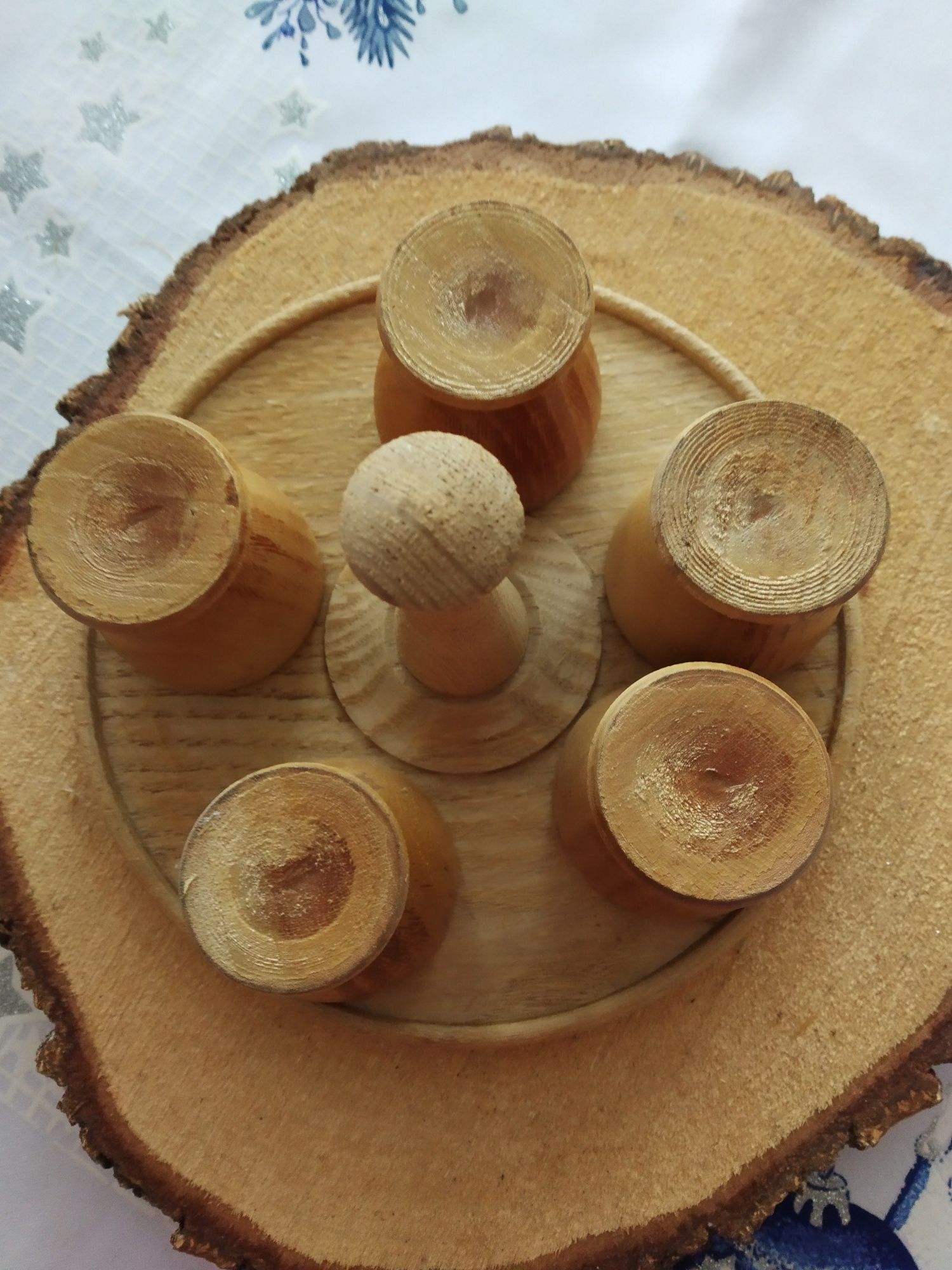 Drewniane kieliszki do jaj + taca