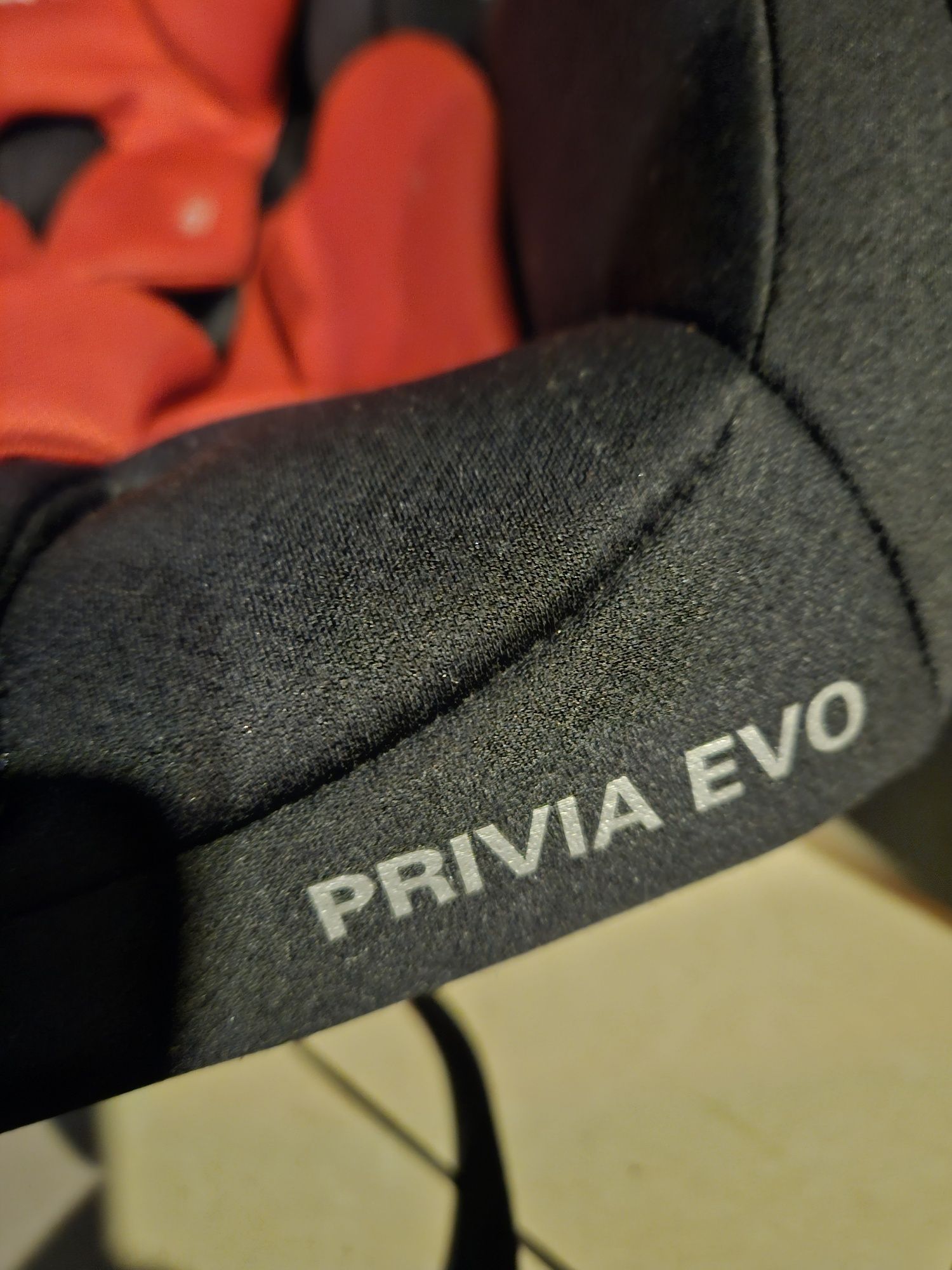 Fotelik RECARO Privia Evo z bazą is6