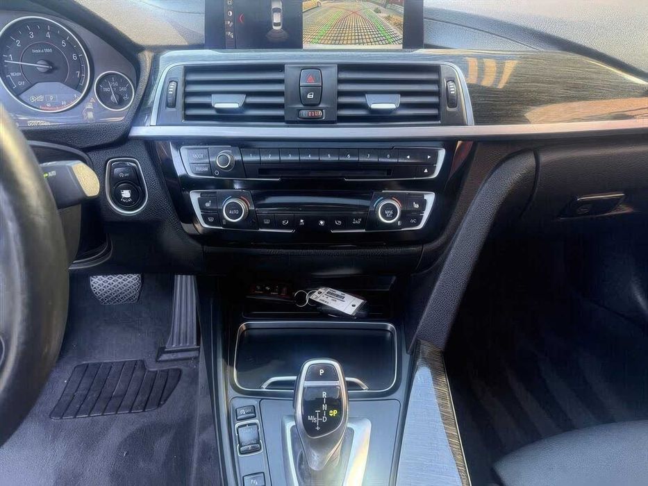 BMW 3 Series 330i      2019