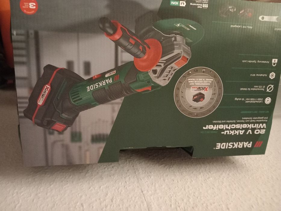 Болгарка акумуляторна.