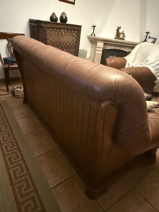 vendo Sofas pele castanho