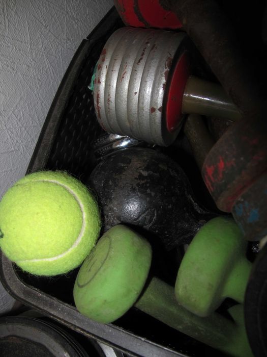 Гирі,  Гантелі,  Бліни, Штанга, вібромассажер