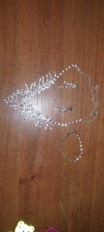 Ожерелье , серьги и браслет