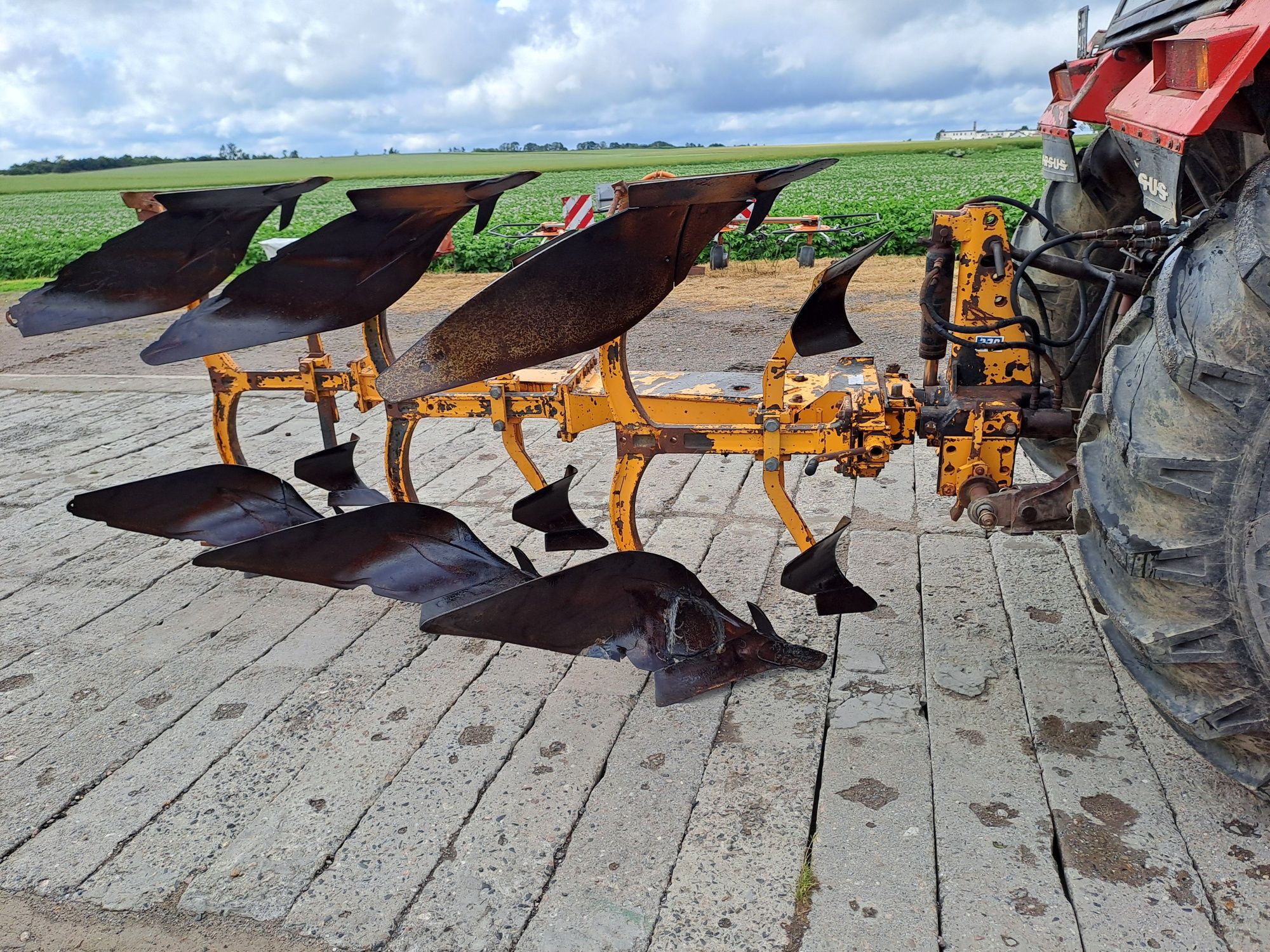 Pług 3 skibowy obrotowy Huard