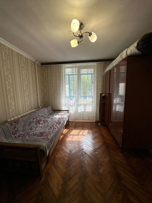 Продам 3-кімнатну квартиру по вул.Аркадія Голуба, б.1, без комісії