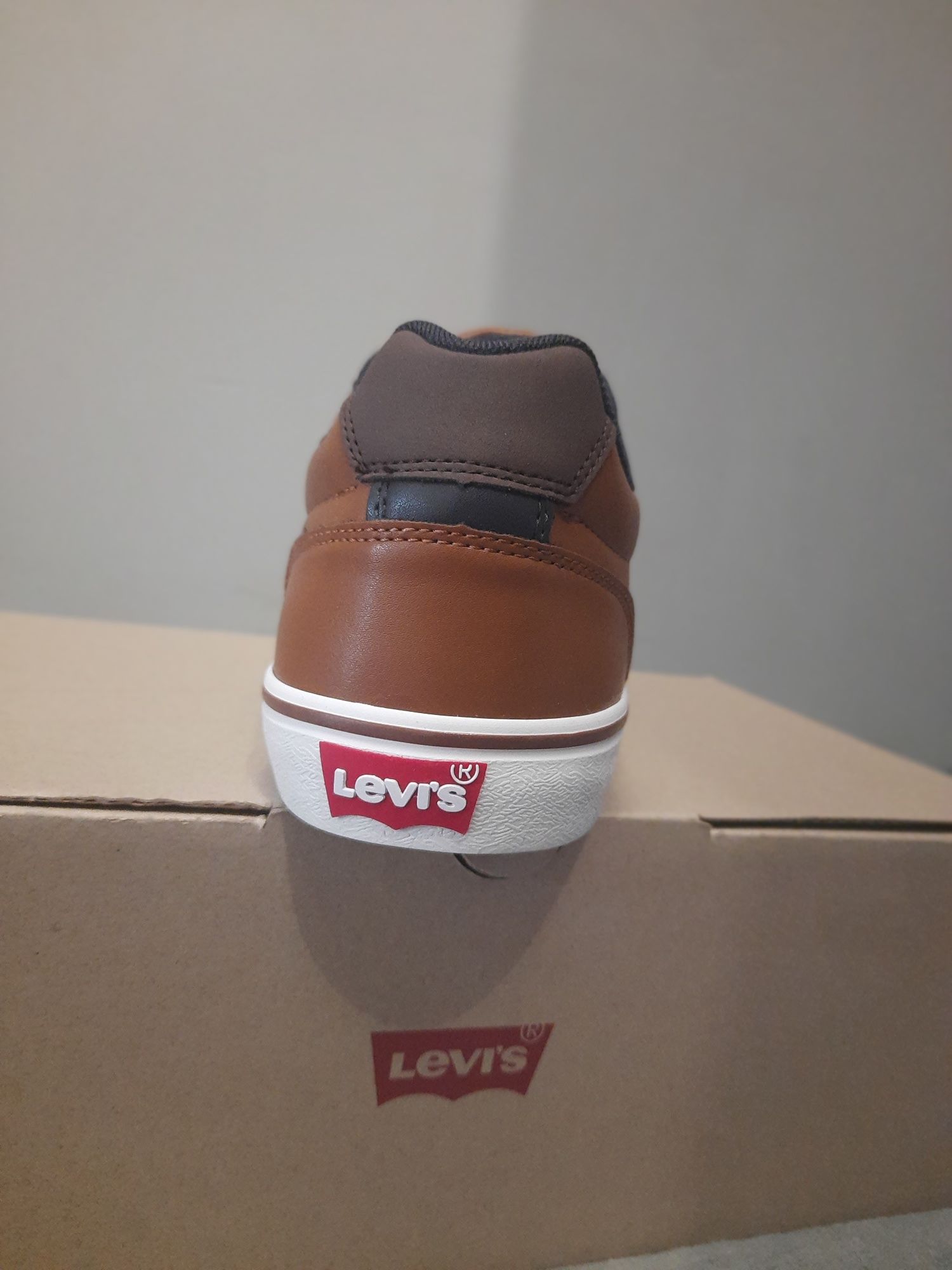 Niskie sneakersy marki Levi's nowe oryginalne