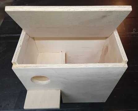 Budka lęgowa dla amadyna.