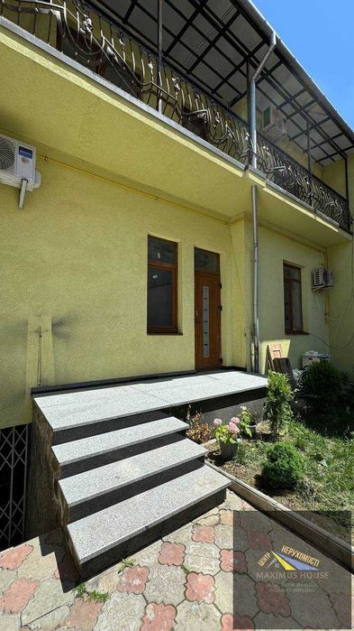 Частина будинку в парковій зоні