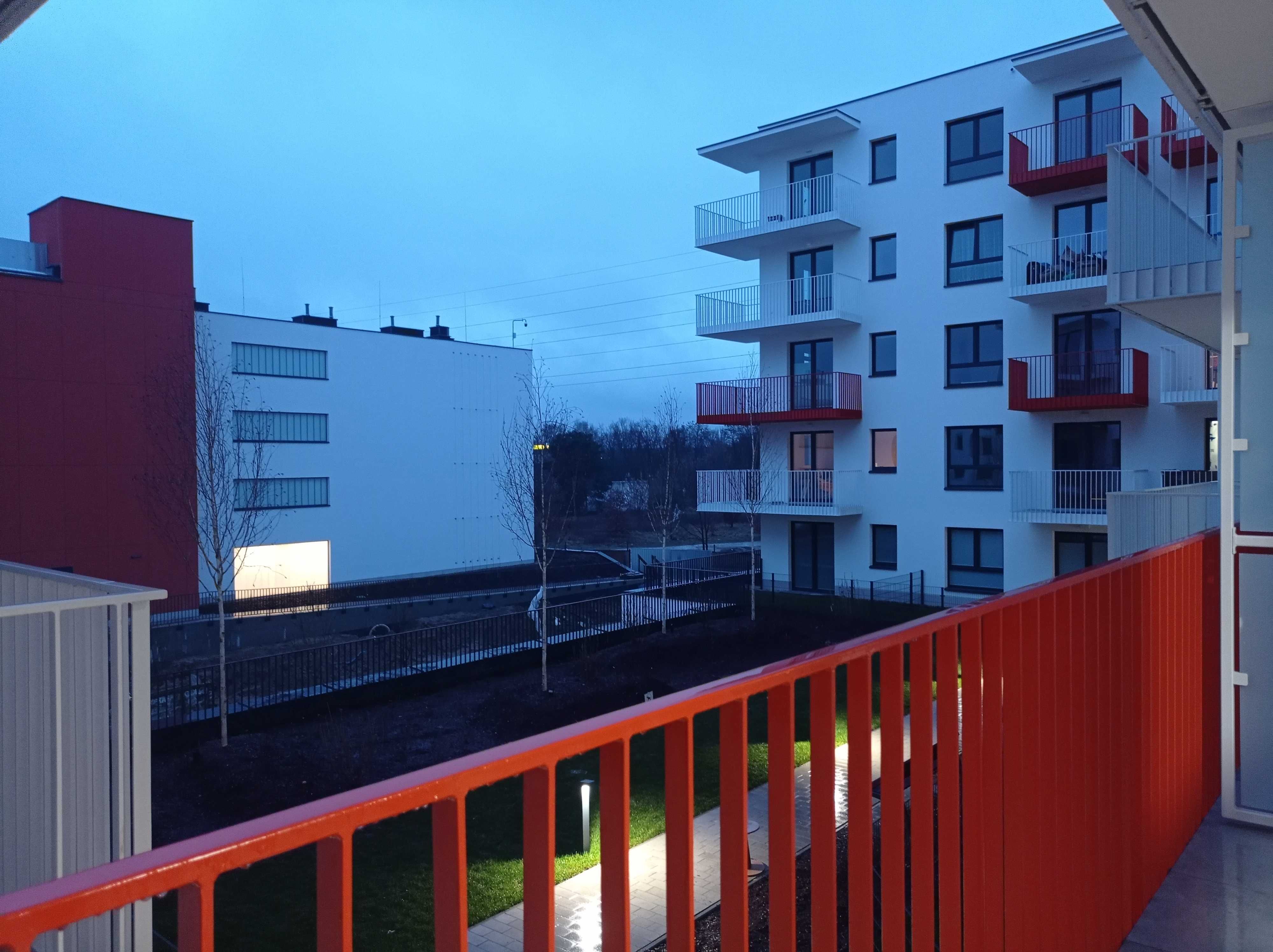 Kawalerka przy Galerii Północnej i tramwaju 17, balkon, osobna kuchnia