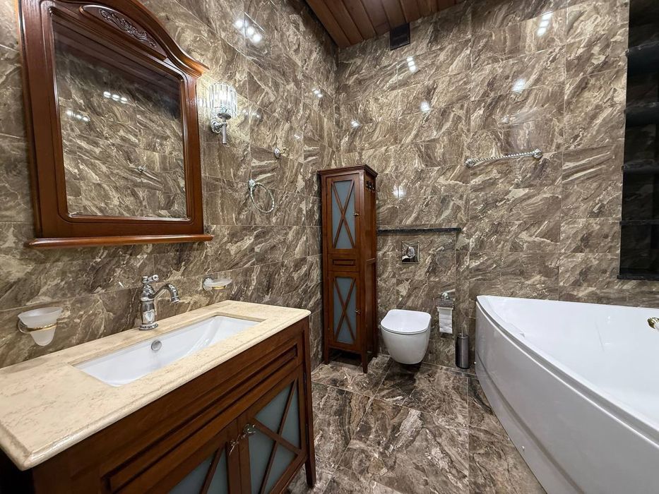 Дельмар Люкс. Яворницького 72 Б. Почасово/Посуточно