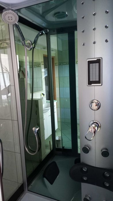 Kabina prysznicowa z radiem i hydromasażem