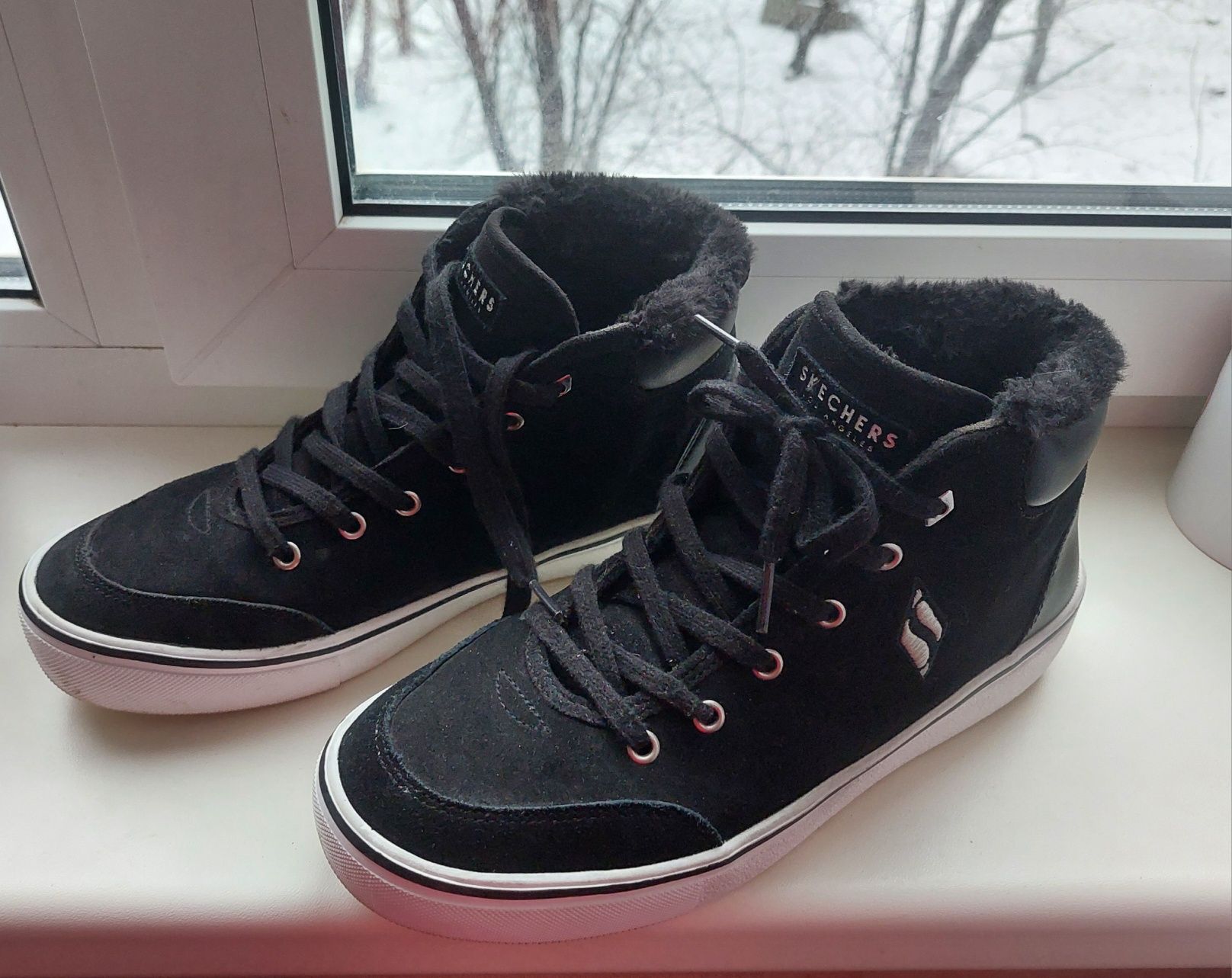 Високі жіночі кеди Skechers