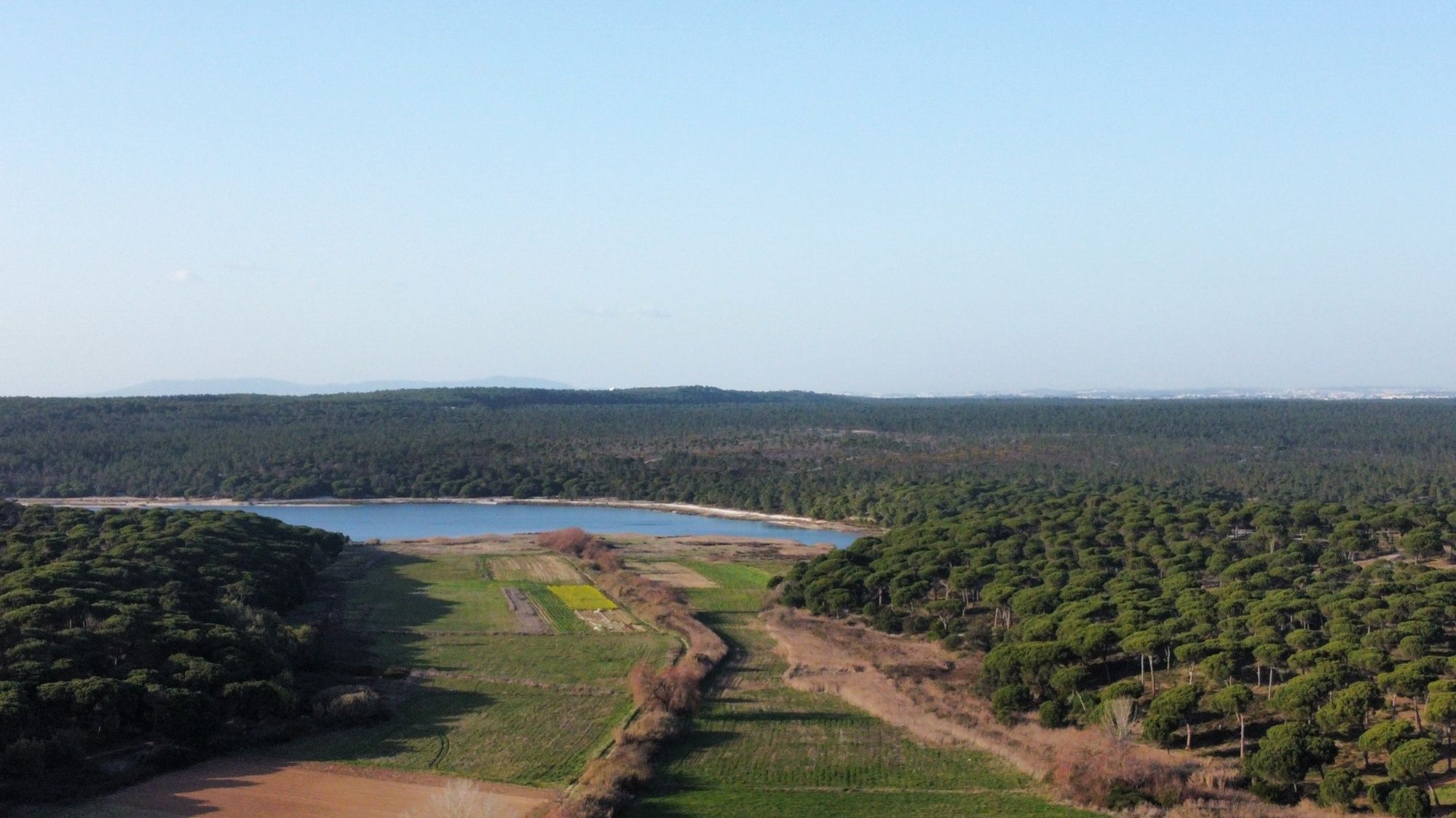 Filmagens e fotos aéreas por drone.