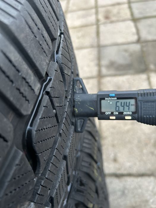 42 Opony Zimowe NANKAMG 226/60/17 Bardzo Ładne