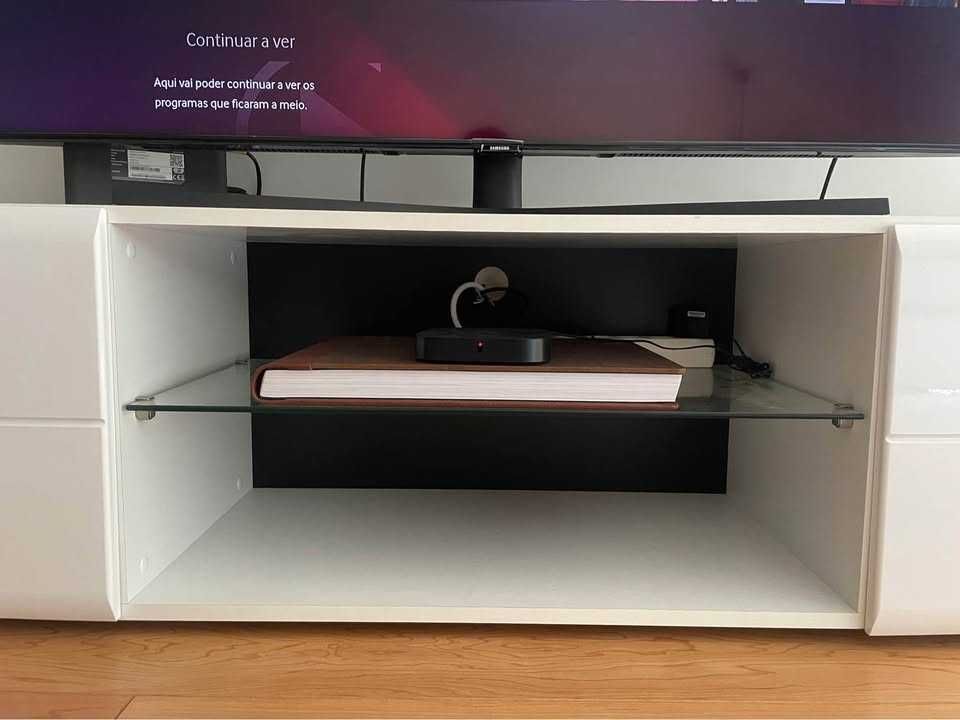 Móvel TV branco 180cm