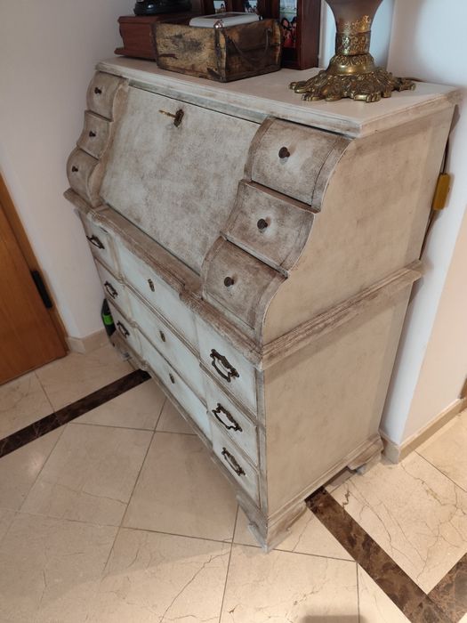 Escrivaninha em mogno com pintura de chalk paint