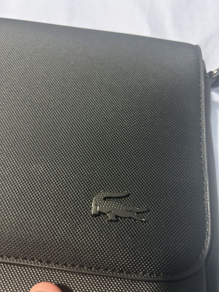 Bolsa lacoste preta e nova