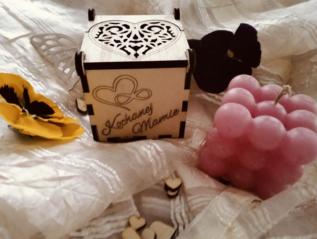 Pudełko z zapachową świeczką prezent na Dzień Matki  sklejka