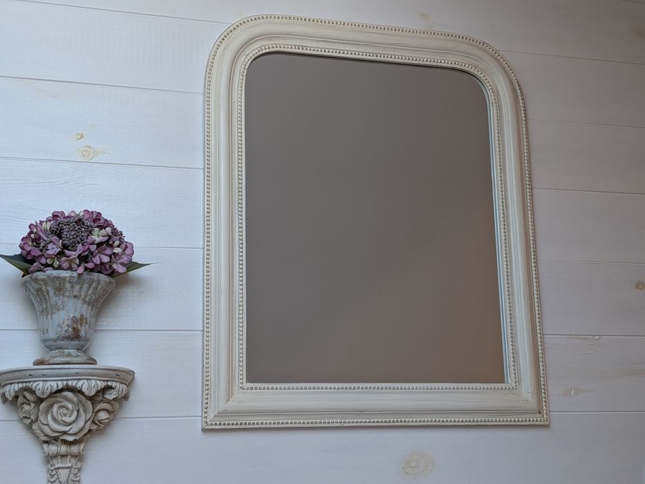 lustro retro vintage + lampa Ledsjo Ikea toaletka łazienka farmhouse