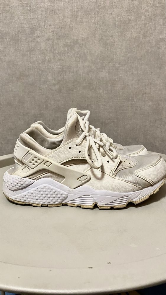 Кросівки жіночі Nike air Huarache білі