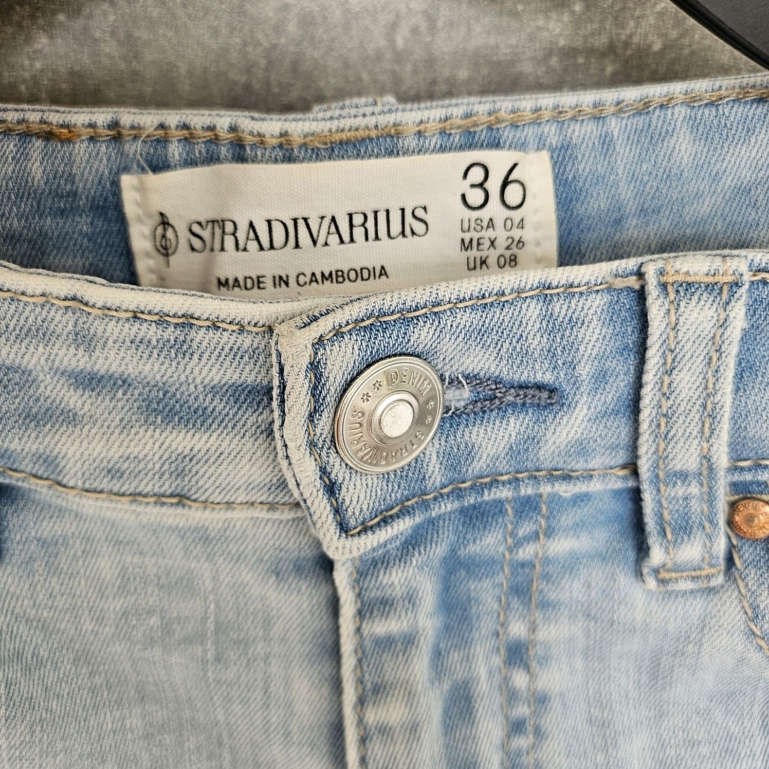 Stradivarius jeansy z rozszerzeniem dzwony