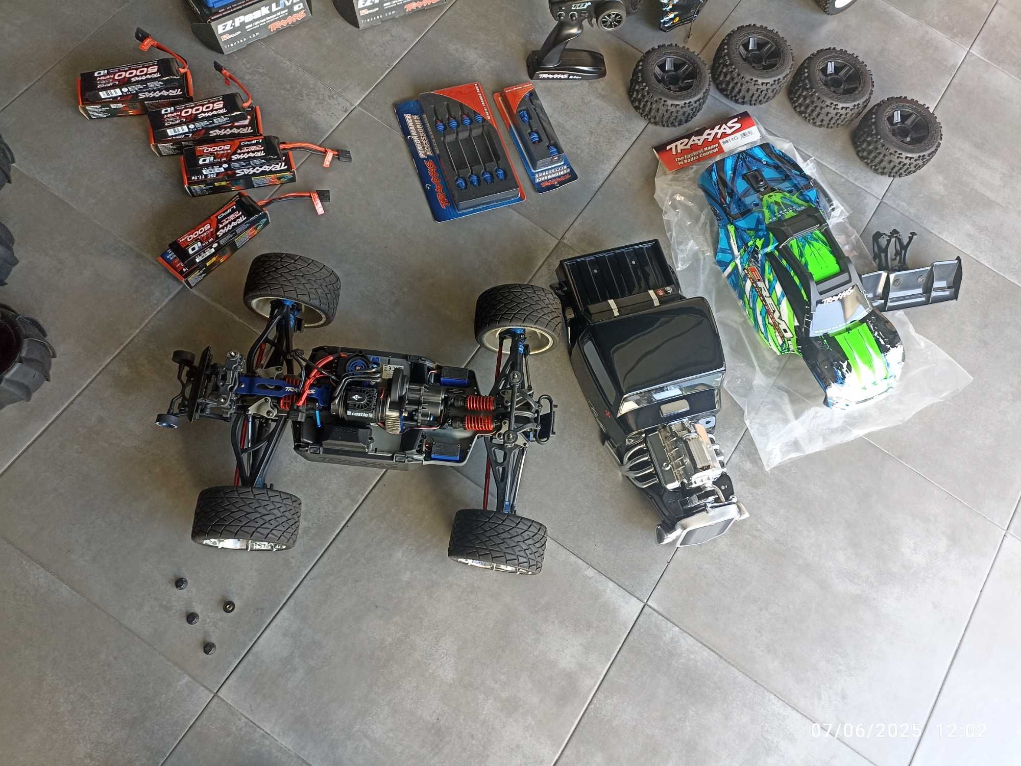 traxxas e arrma de exposicao