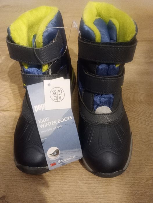 Buty chłopięce zimowe nowe 32