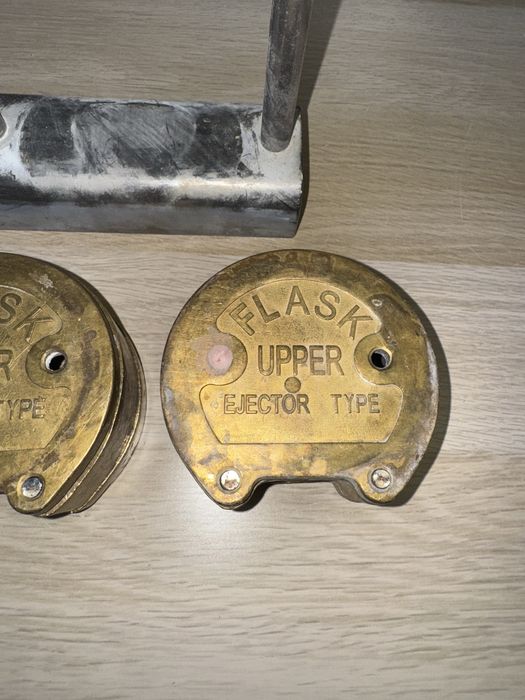 Puszki flask z ramką