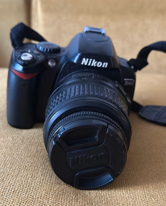 Aparat Lustrzanka Nikon D40 z obiektywem i akcesoriami
